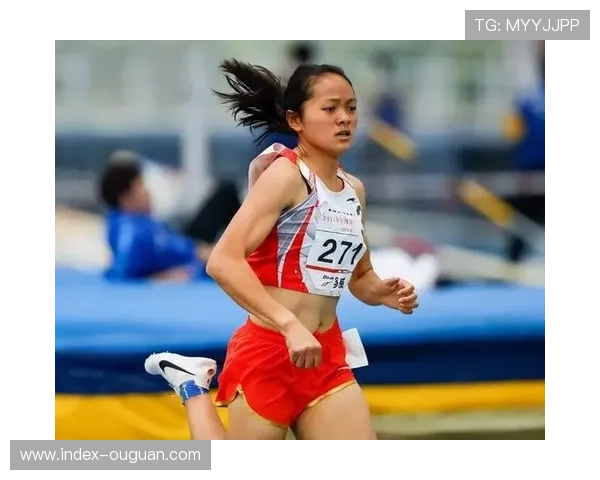 女子800米吴洪娇领跑,帕孜丽亚李春辉紧随 女子800米吴洪娇领跑,帕孜丽亚李春辉紧随